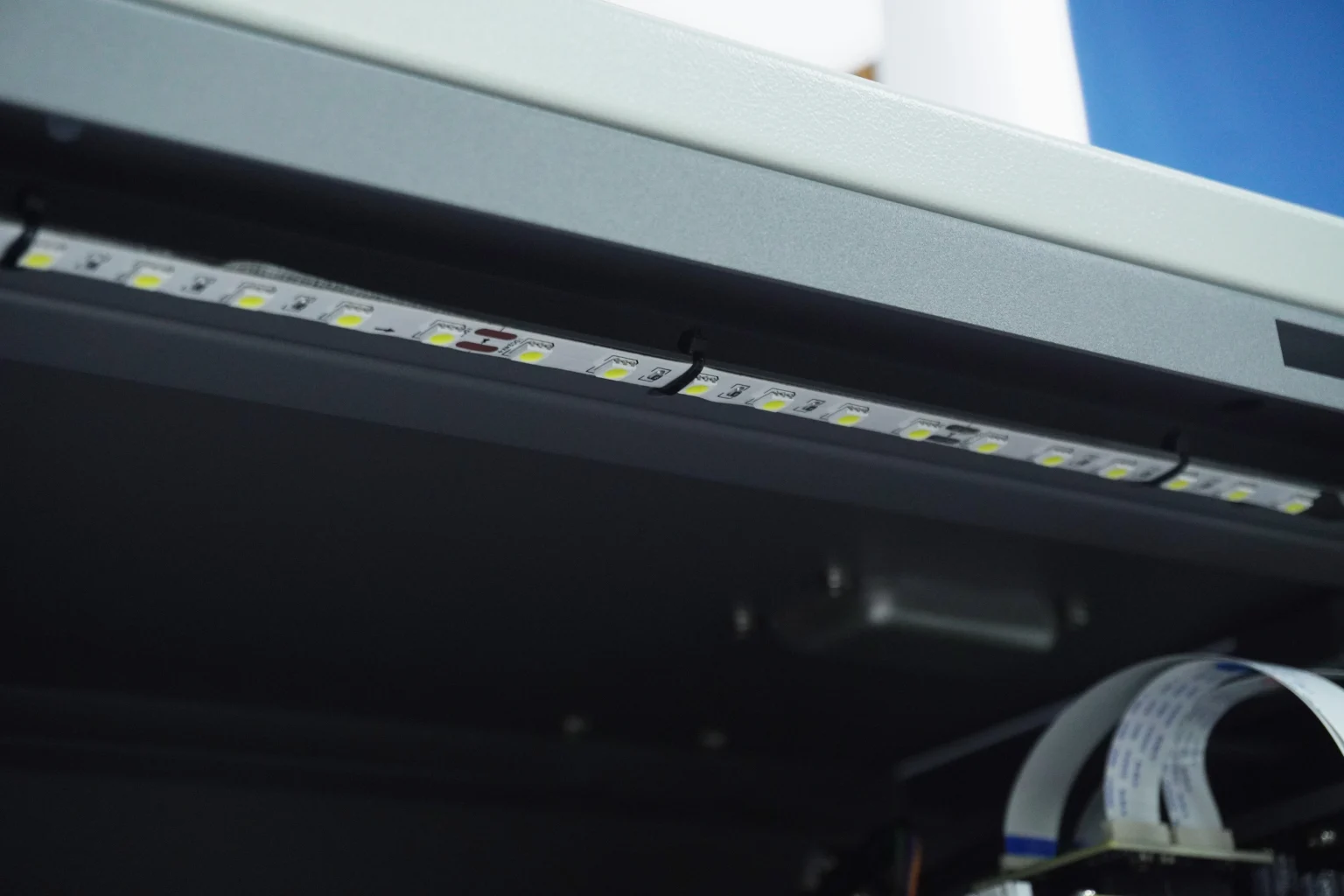 Oświetlona diodami LED strefa robocza drukarki RA-401